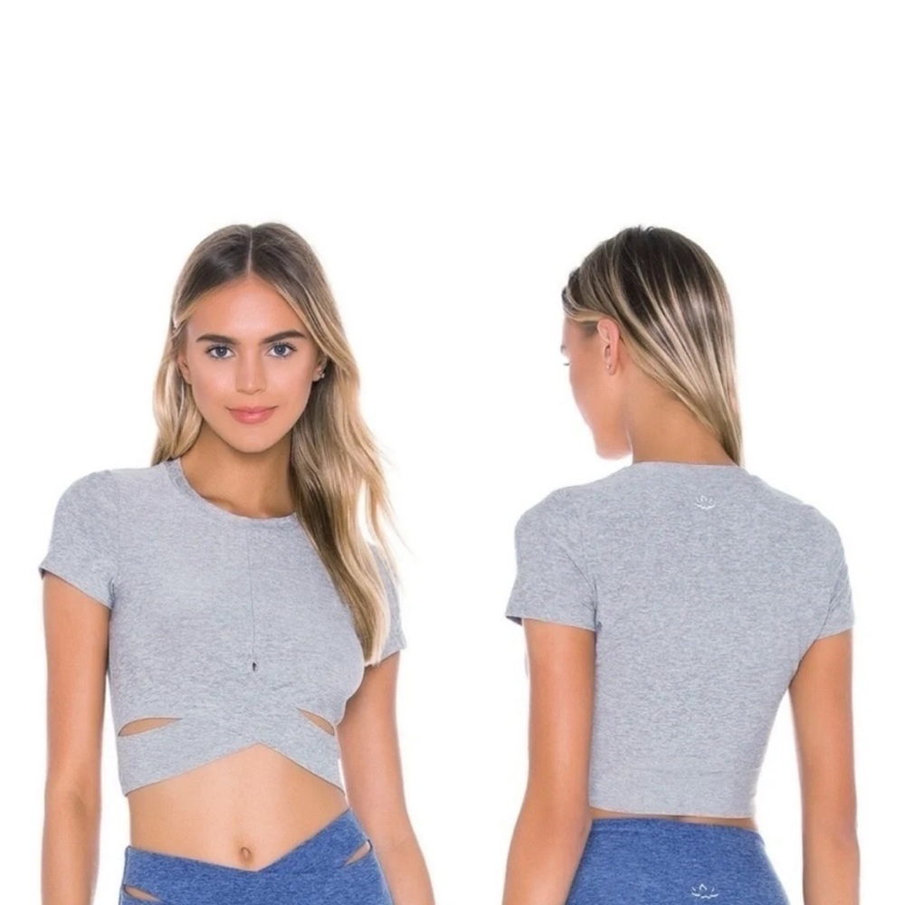 Beyond yoga Gray Women's Crop Top with front keyhole - small